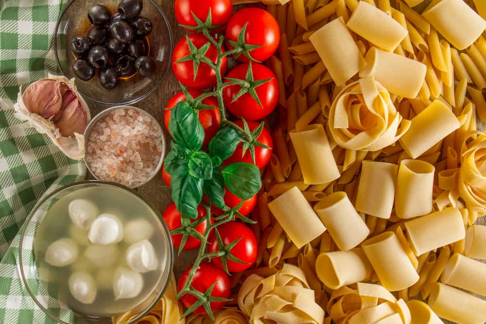 ingredientes para plato de pasta mediterranea