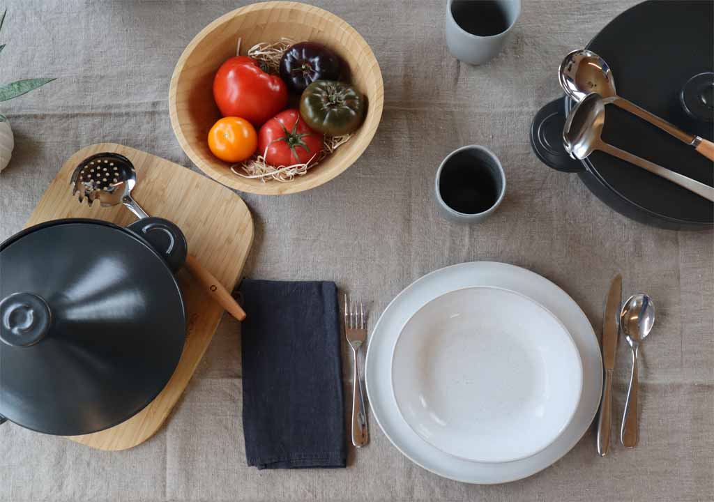 table with KUOKO utensils