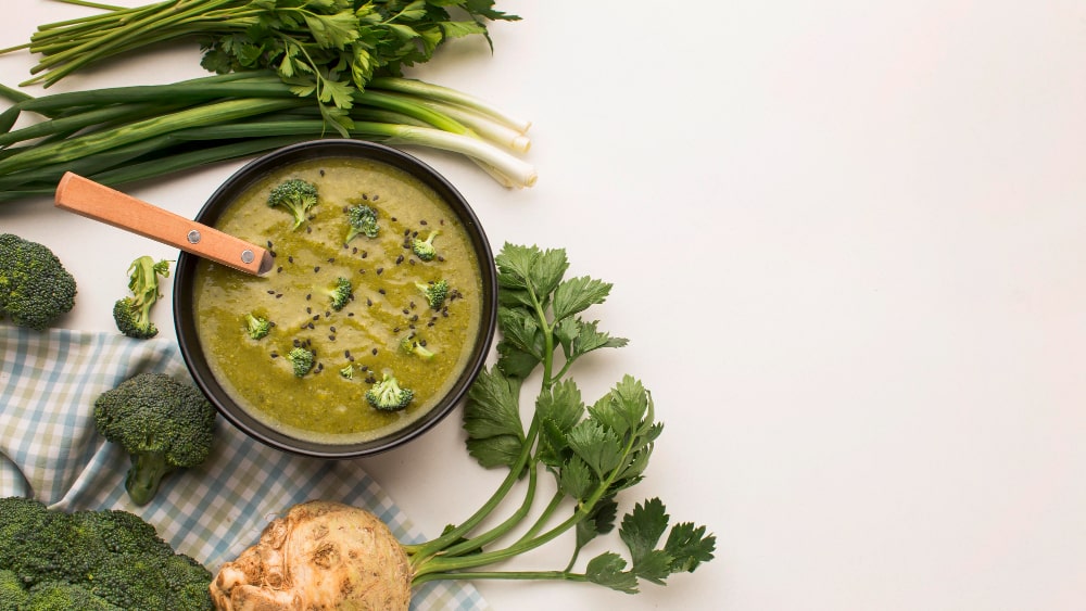 sopa de guisantes con menta